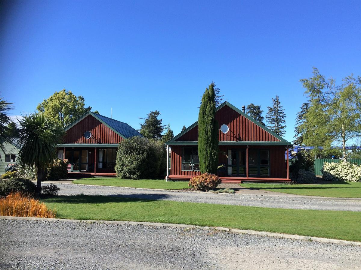 Lodge Cedar And Barkers *